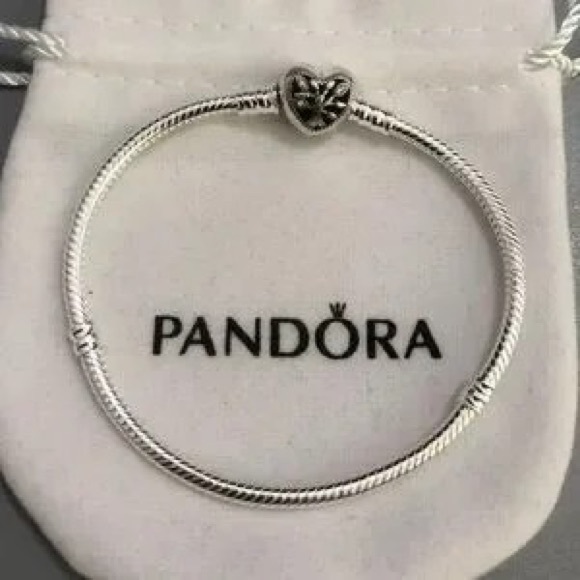 Pandora Moments Heart Clasp Bangle 7.5 in - Picture 2 of 3